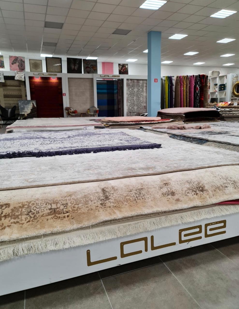 Showroom Âu Á
