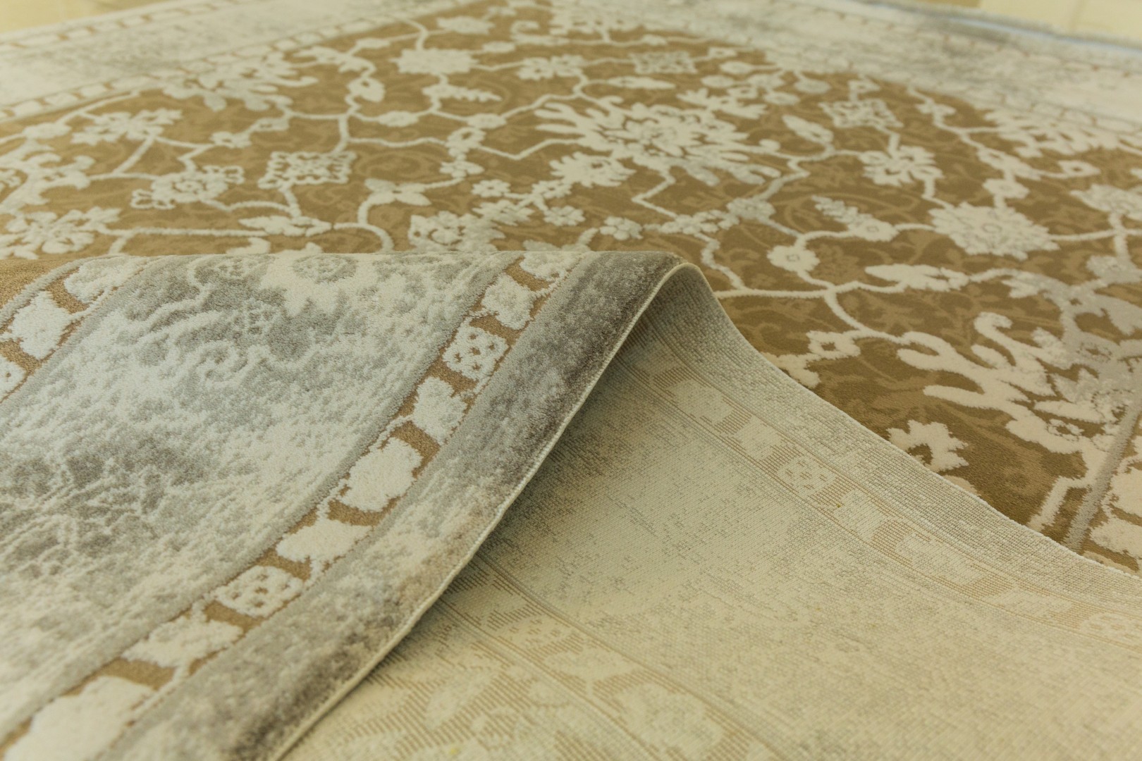 Thảm Trang Trí Opera 500 Beige Silver New