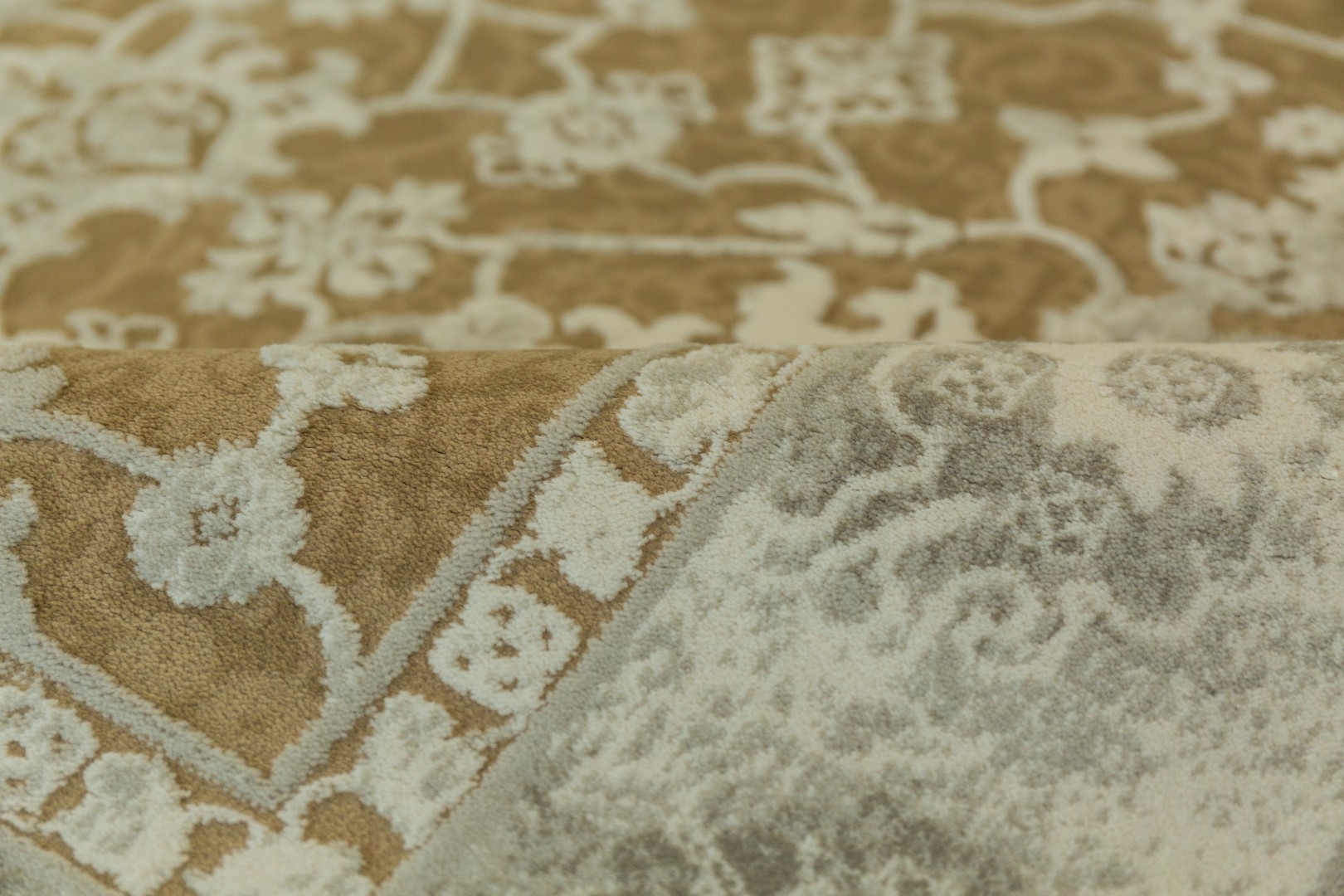 Thảm Trang Trí Opera 500 Beige Silver New